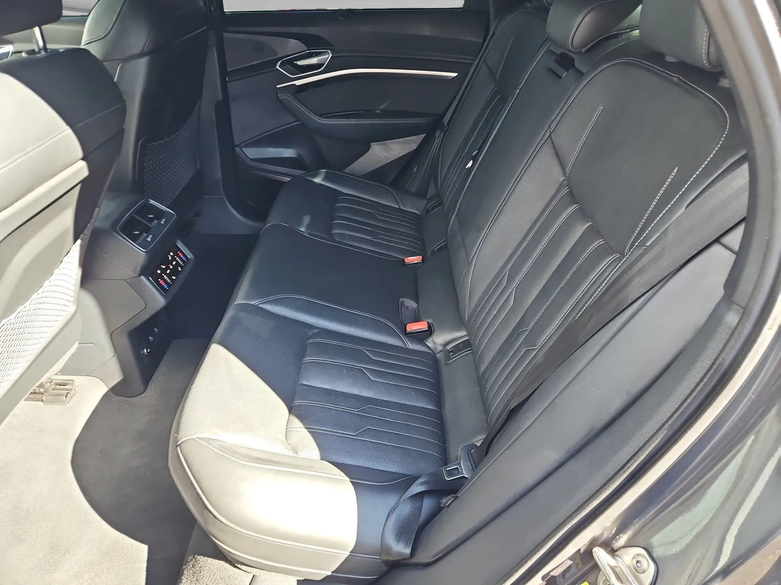 Audi e-tron photo 14
