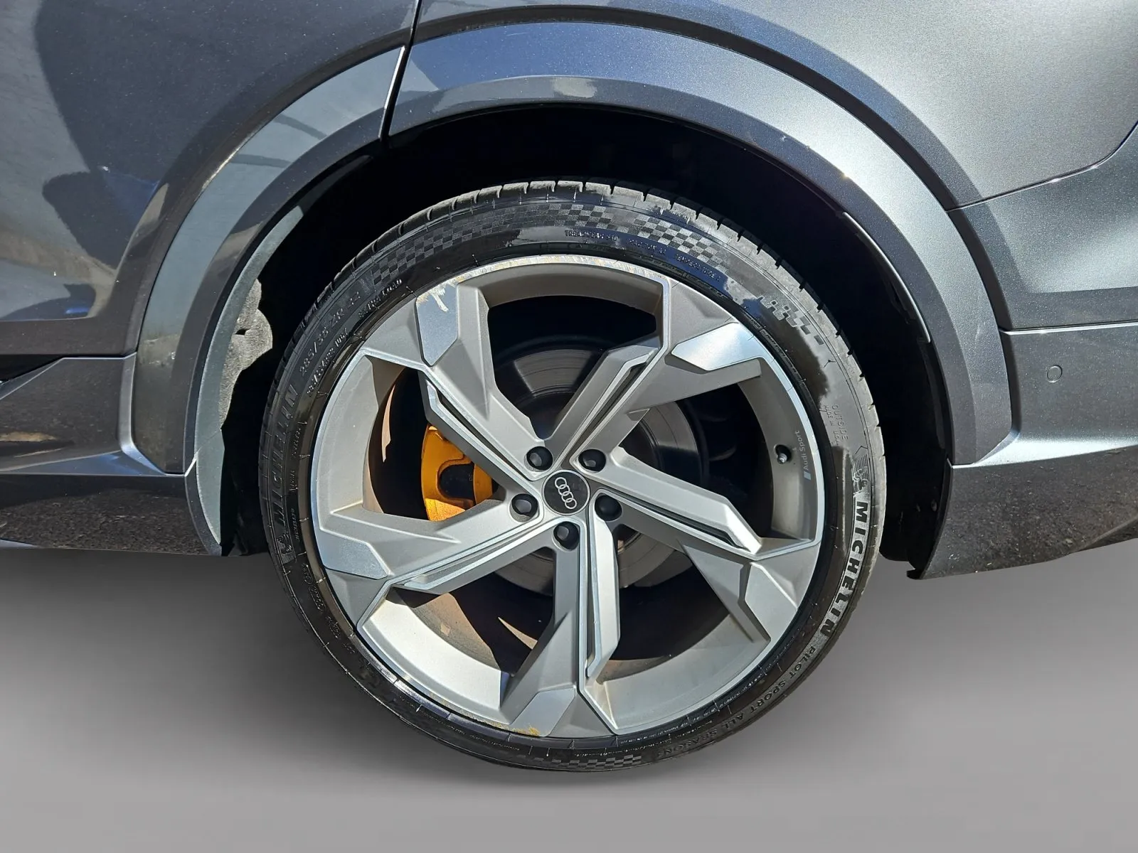 Audi e-tron photo 15