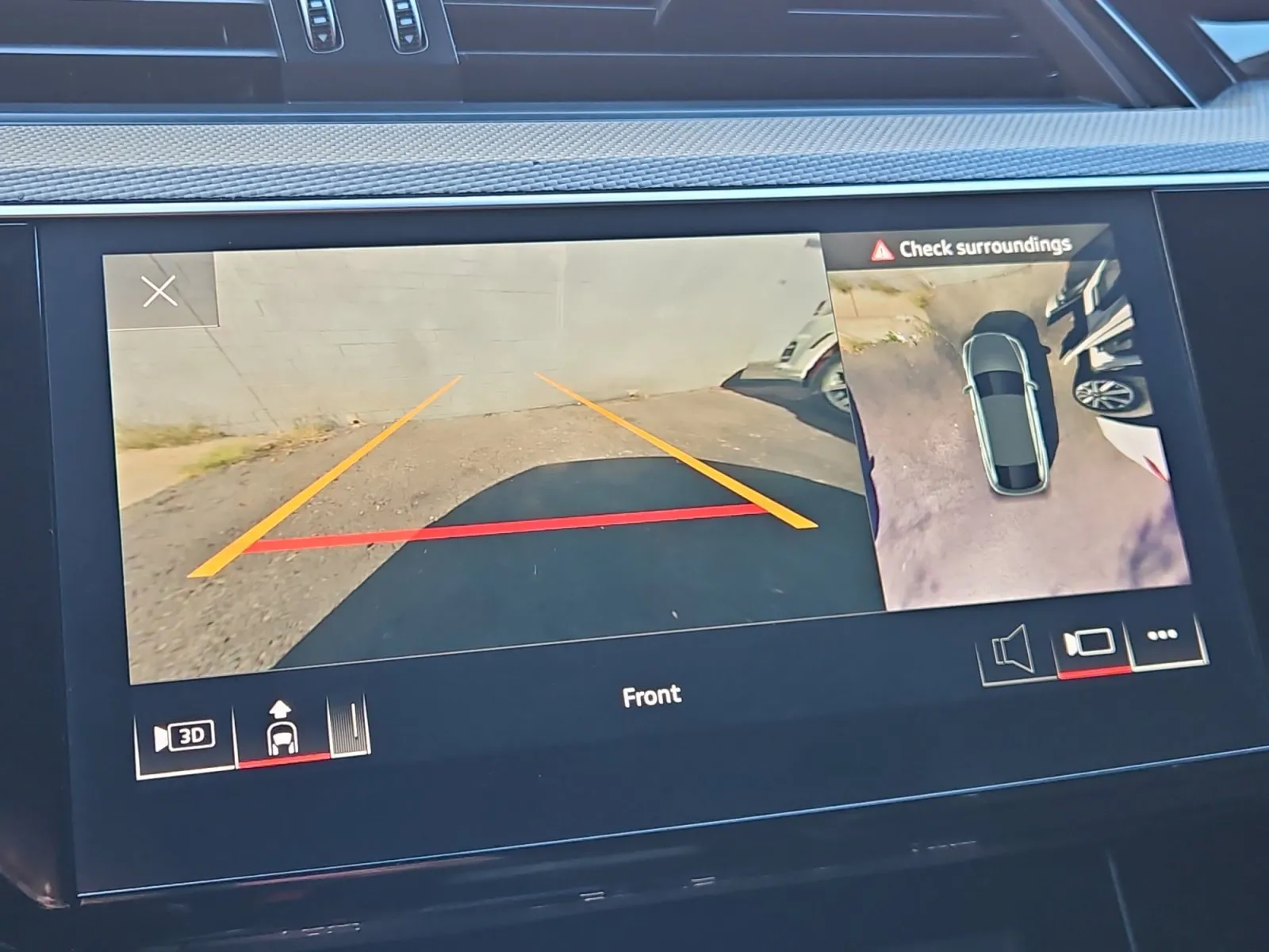 Audi e-tron photo 18
