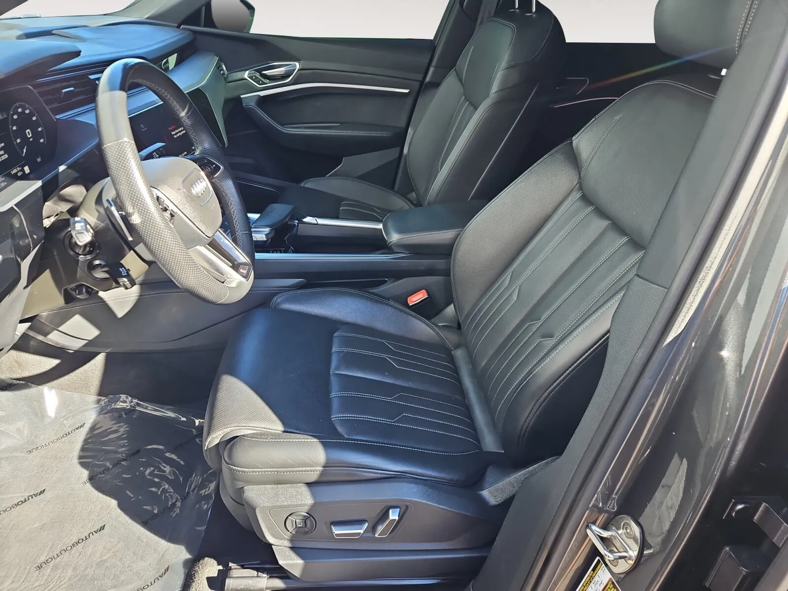 Audi e-tron photo 9