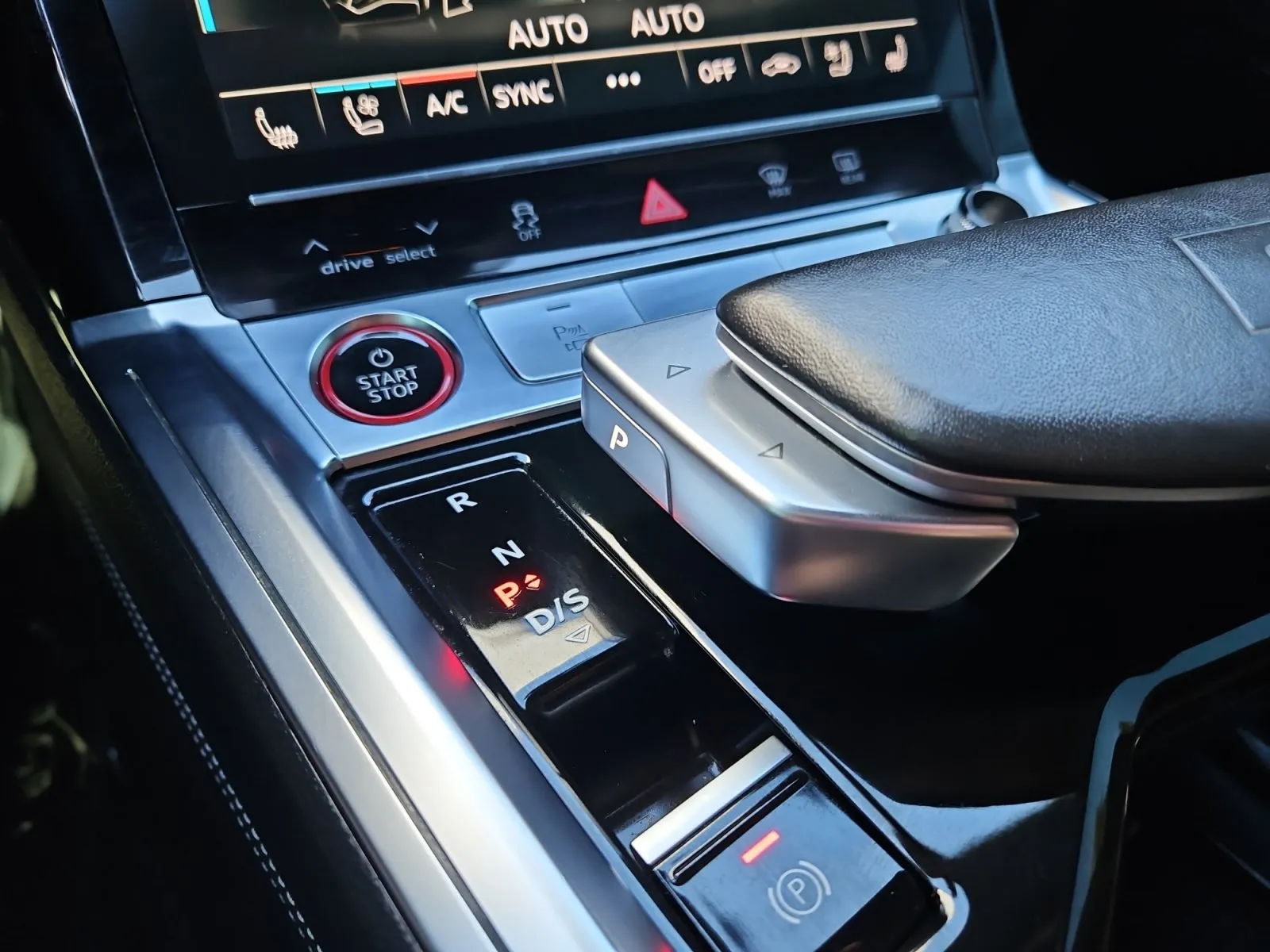 Audi e-tron photo 23