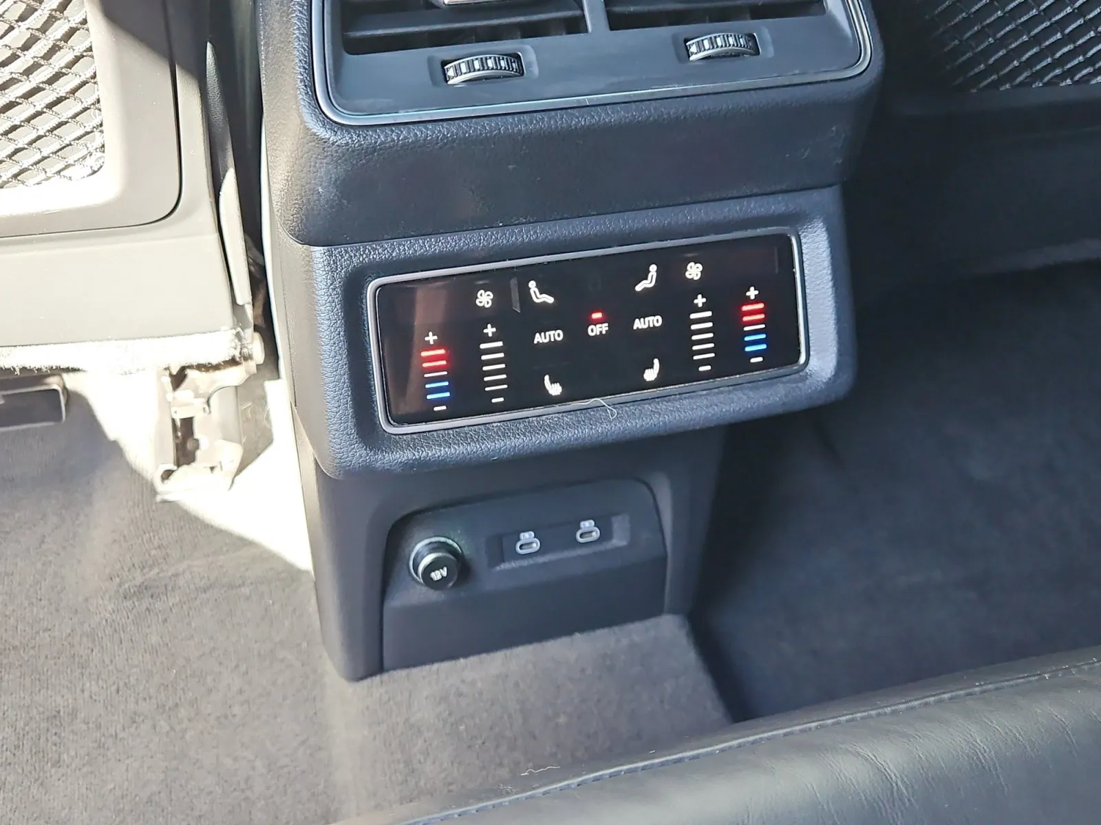 Audi e-tron photo 13