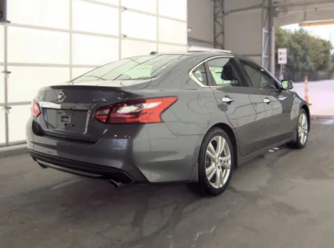 More photos of 2017 Nissan Altima 3.5 SL at Auto Boutique Ohio, OH