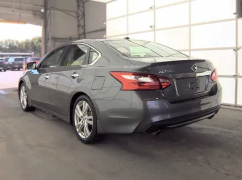 More photos of 2017 Nissan Altima 3.5 SL at Auto Boutique Ohio, OH