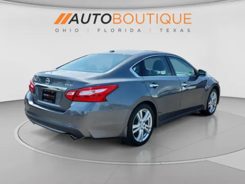 More photos of 2017 Nissan Altima 3.5 SL at Auto Boutique Ohio, OH