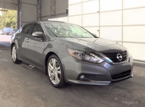 Another view of 2017 Nissan Altima 3.5 SL for sale in Columbus, OH at Auto Boutique Ohio