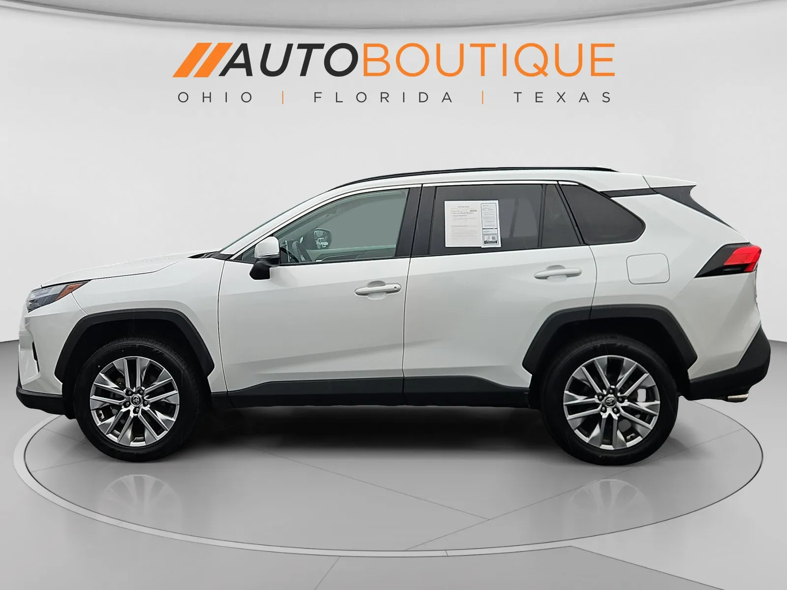 Toyota RAV4 photo 2