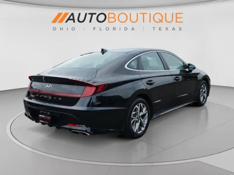 More photos of 2023 Hyundai Sonata SEL at Auto Boutique Ohio, OH