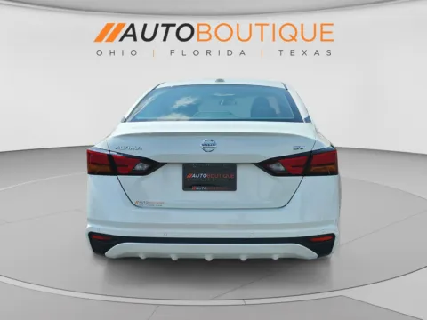 More photos of 2021 Nissan Altima 2.5 SV at Auto Boutique Ohio, OH