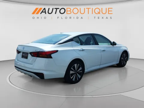 More photos of 2021 Nissan Altima 2.5 SV at Auto Boutique Ohio, OH