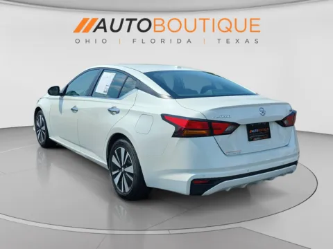 Another view of 2021 Nissan Altima 2.5 SV for sale in Columbus, OH at Auto Boutique Ohio