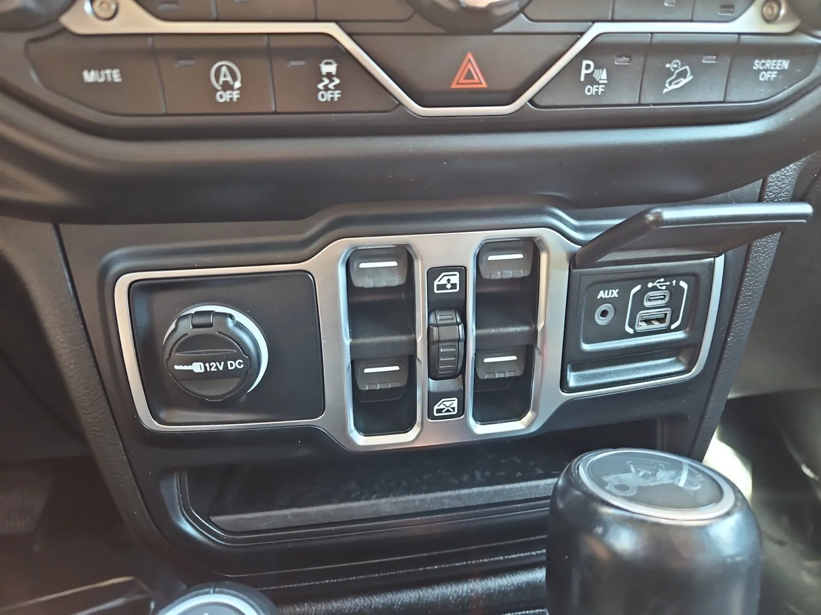 Jeep Wrangler photo 25