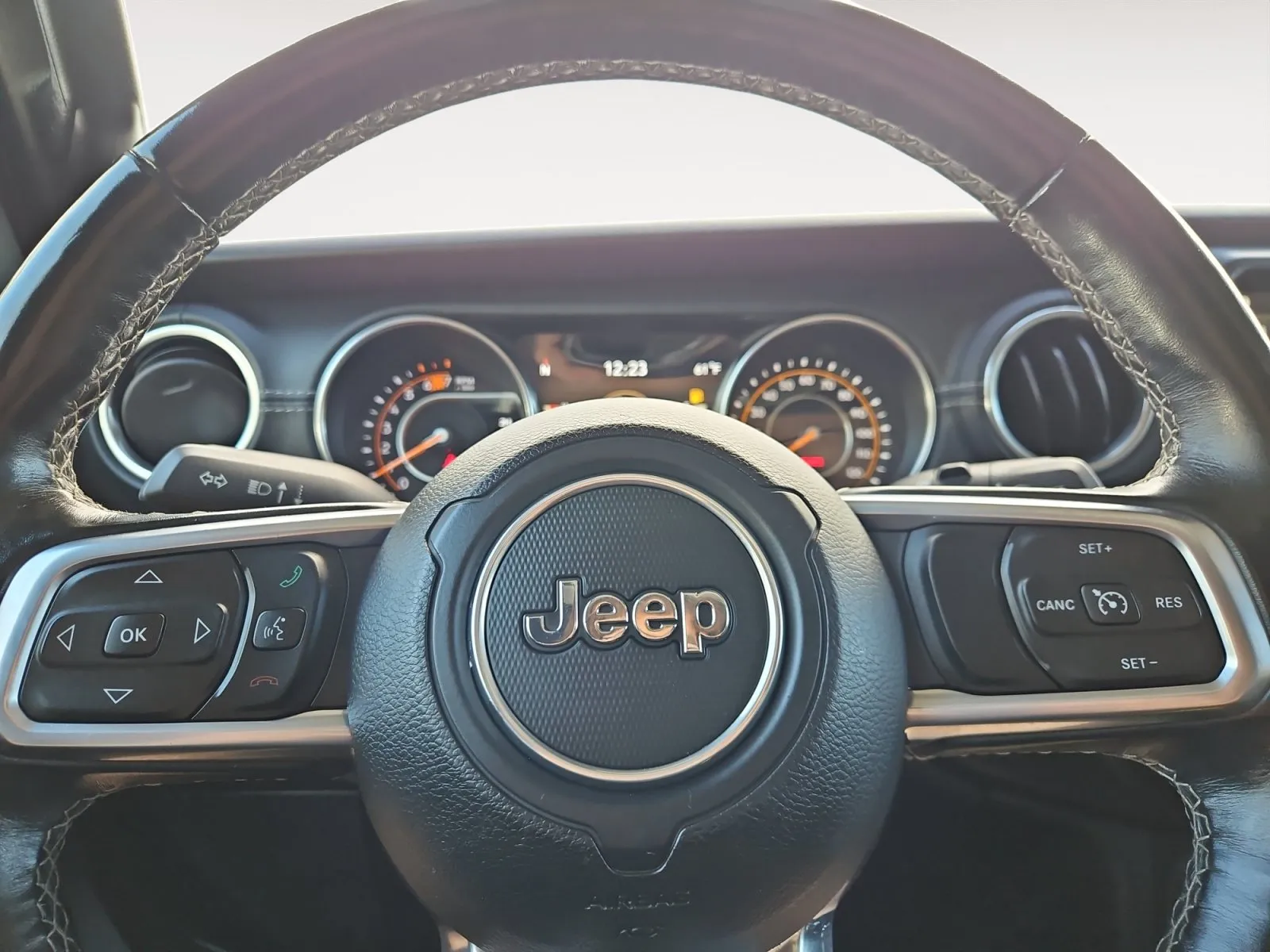 Jeep Wrangler photo 12