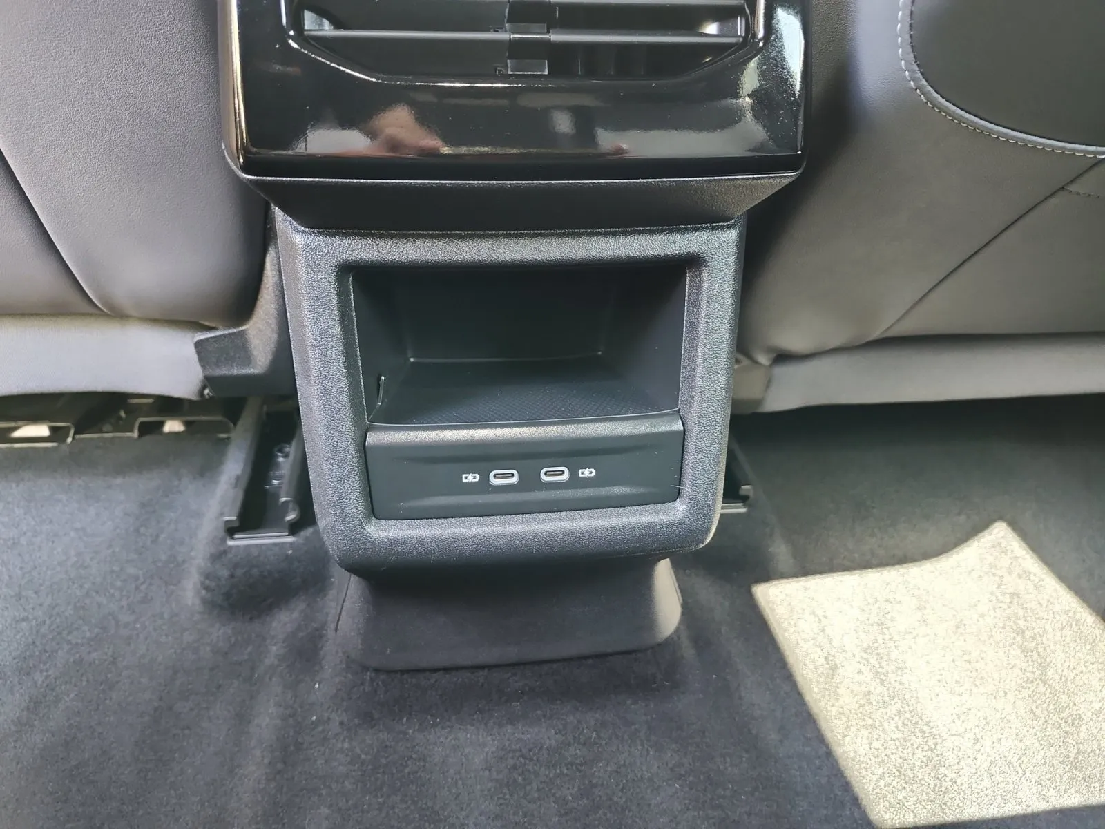 Volkswagen ID.4 photo 12