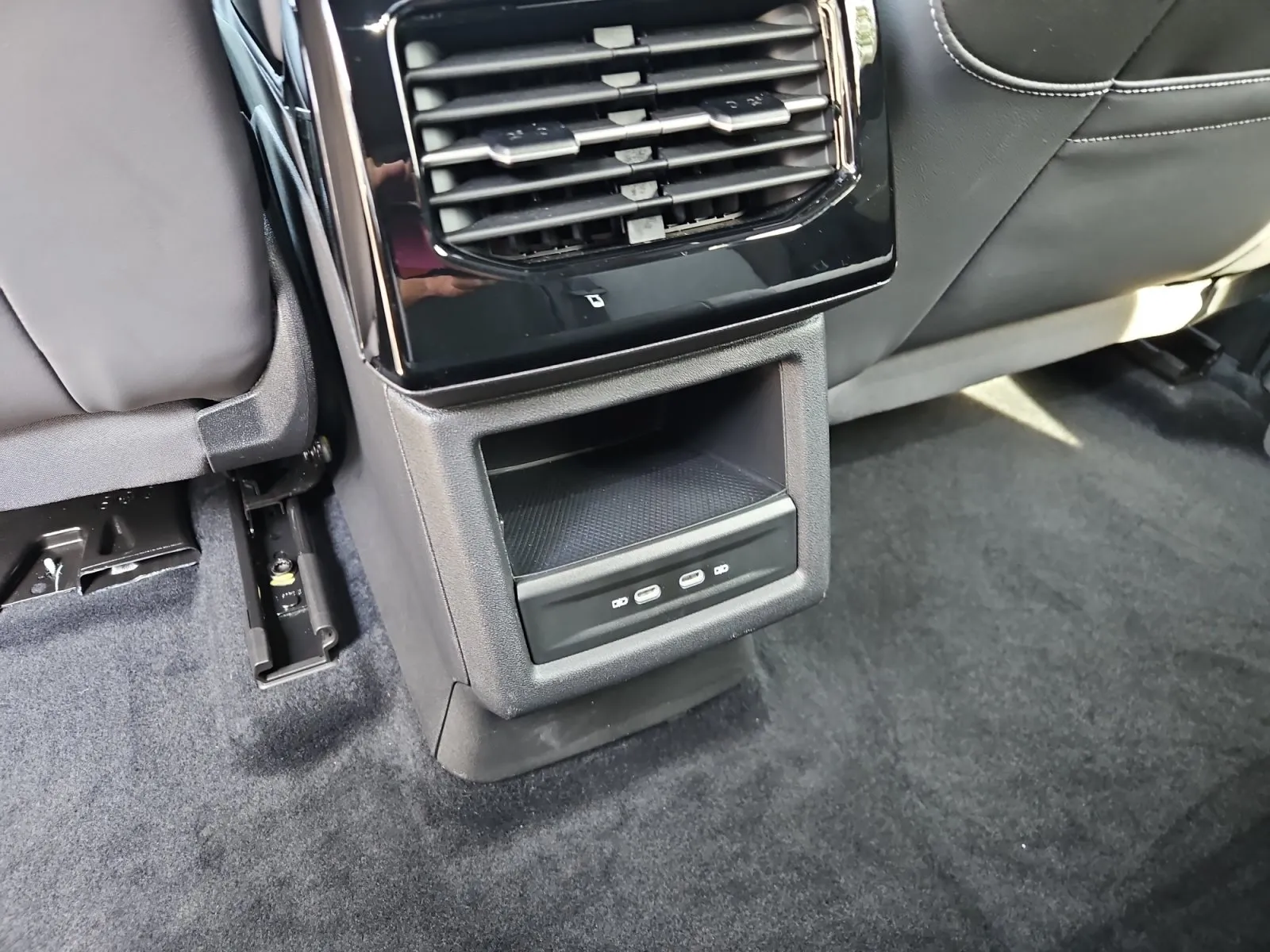 Volkswagen ID.4 photo 13