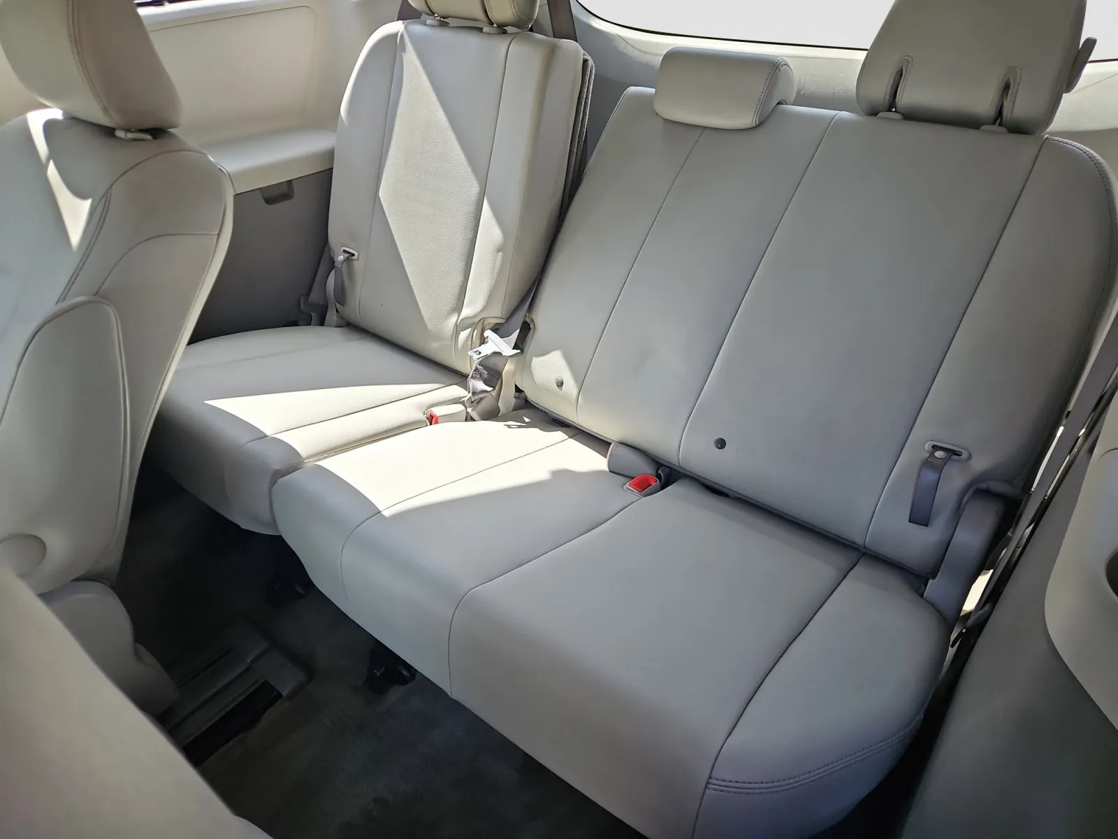 Toyota Sienna photo 14