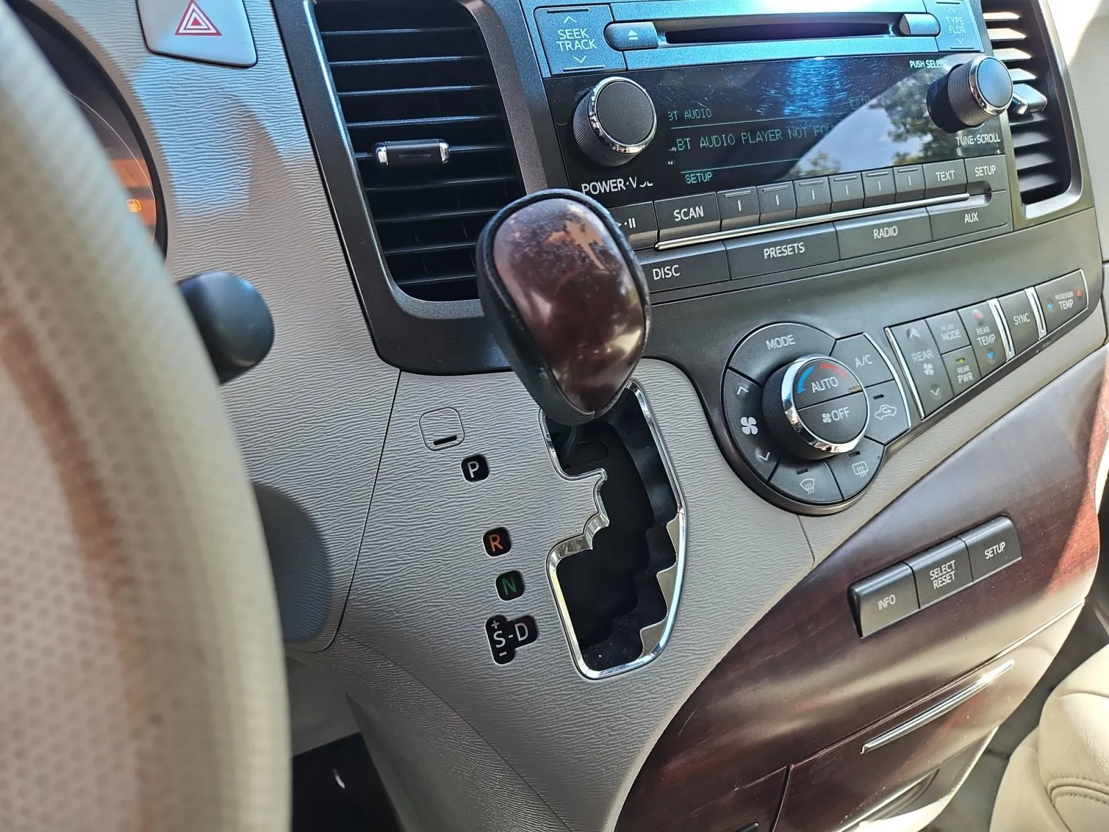 Toyota Sienna photo 19