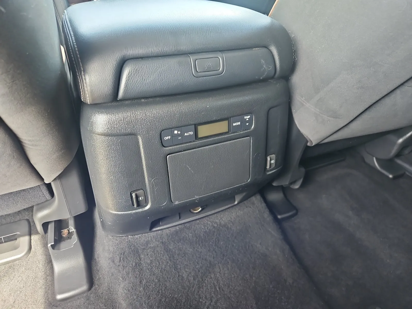 Nissan Armada photo 13