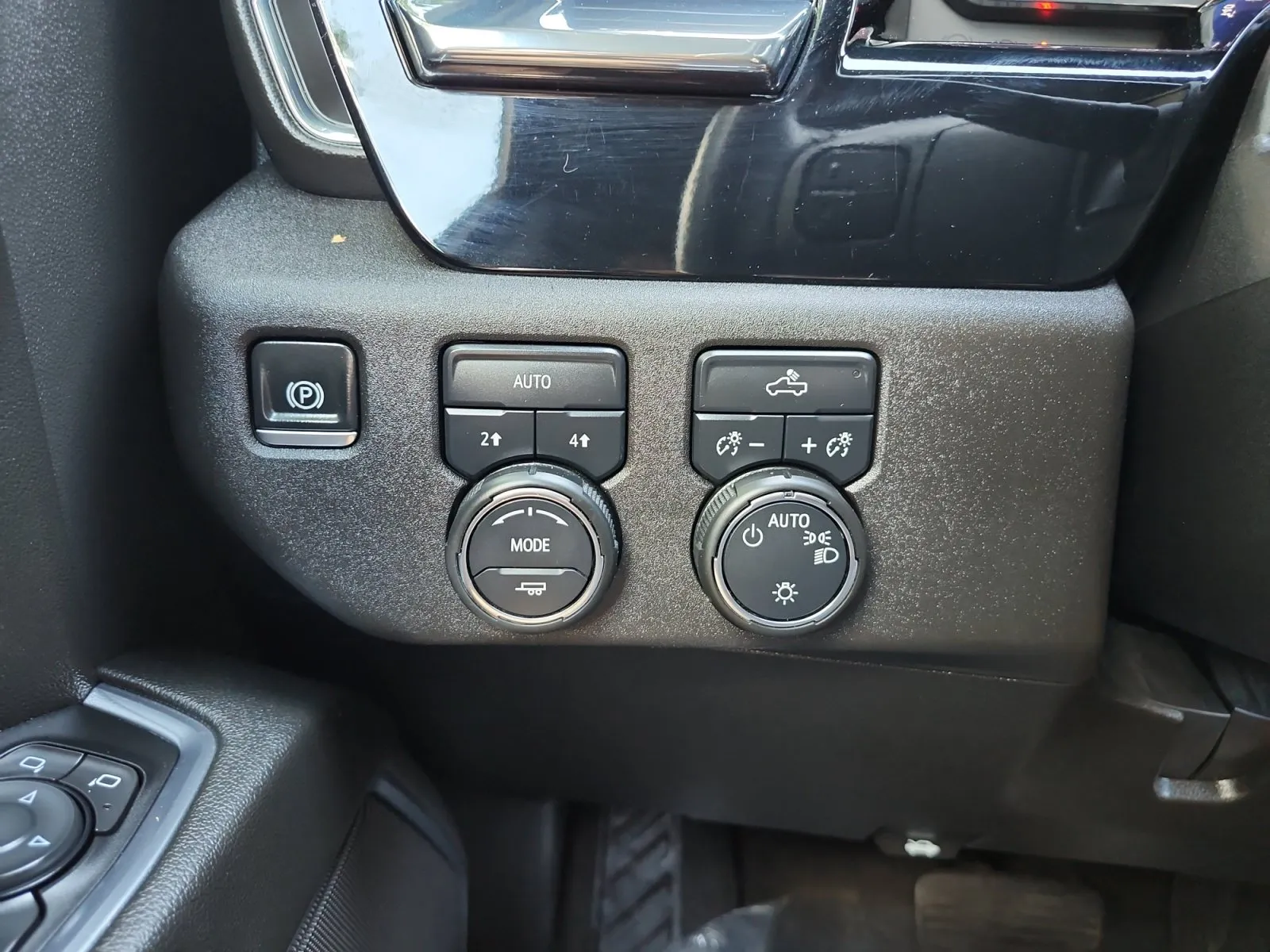 Chevrolet Silverado photo 25