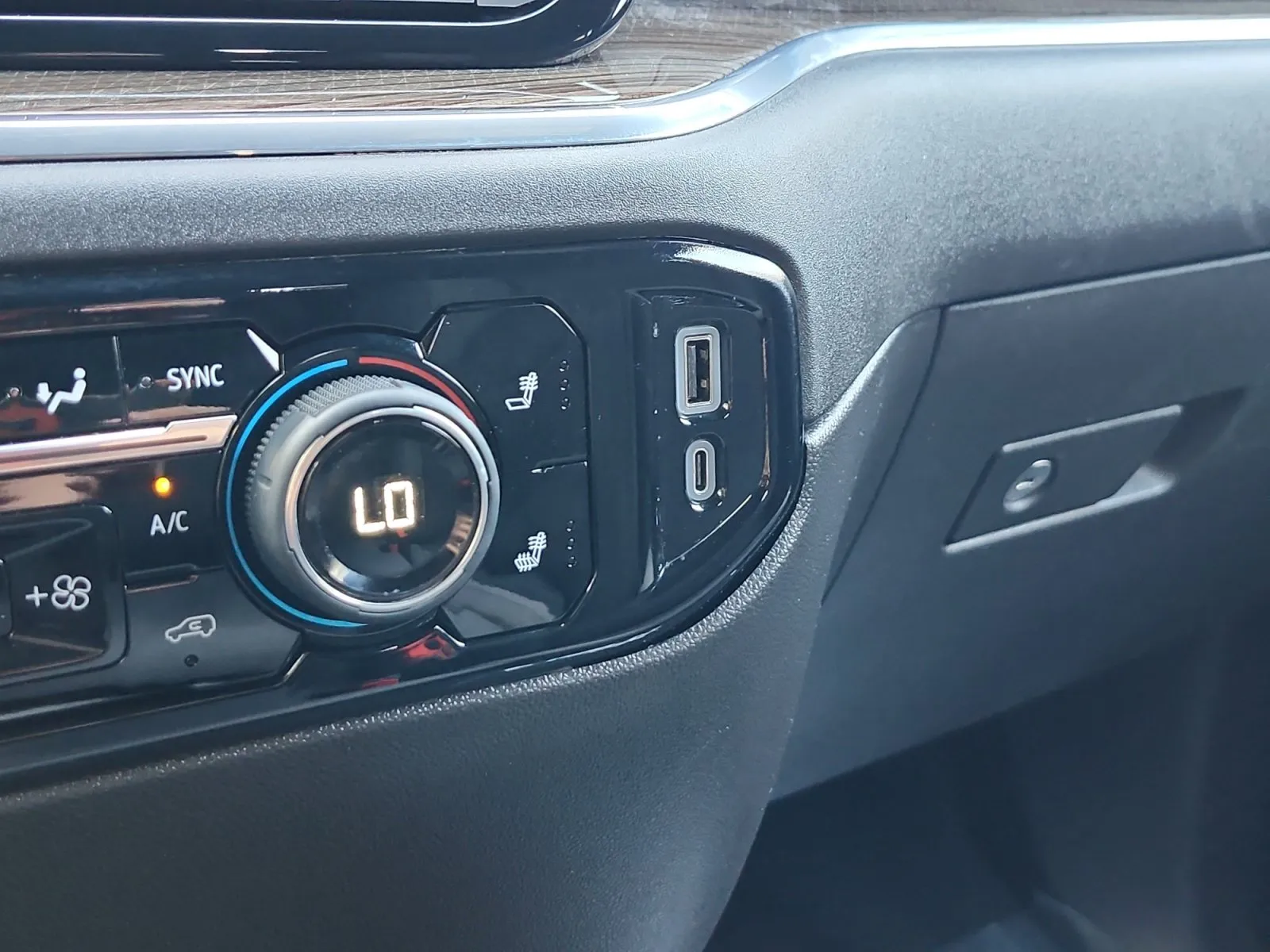 Chevrolet Silverado photo 22