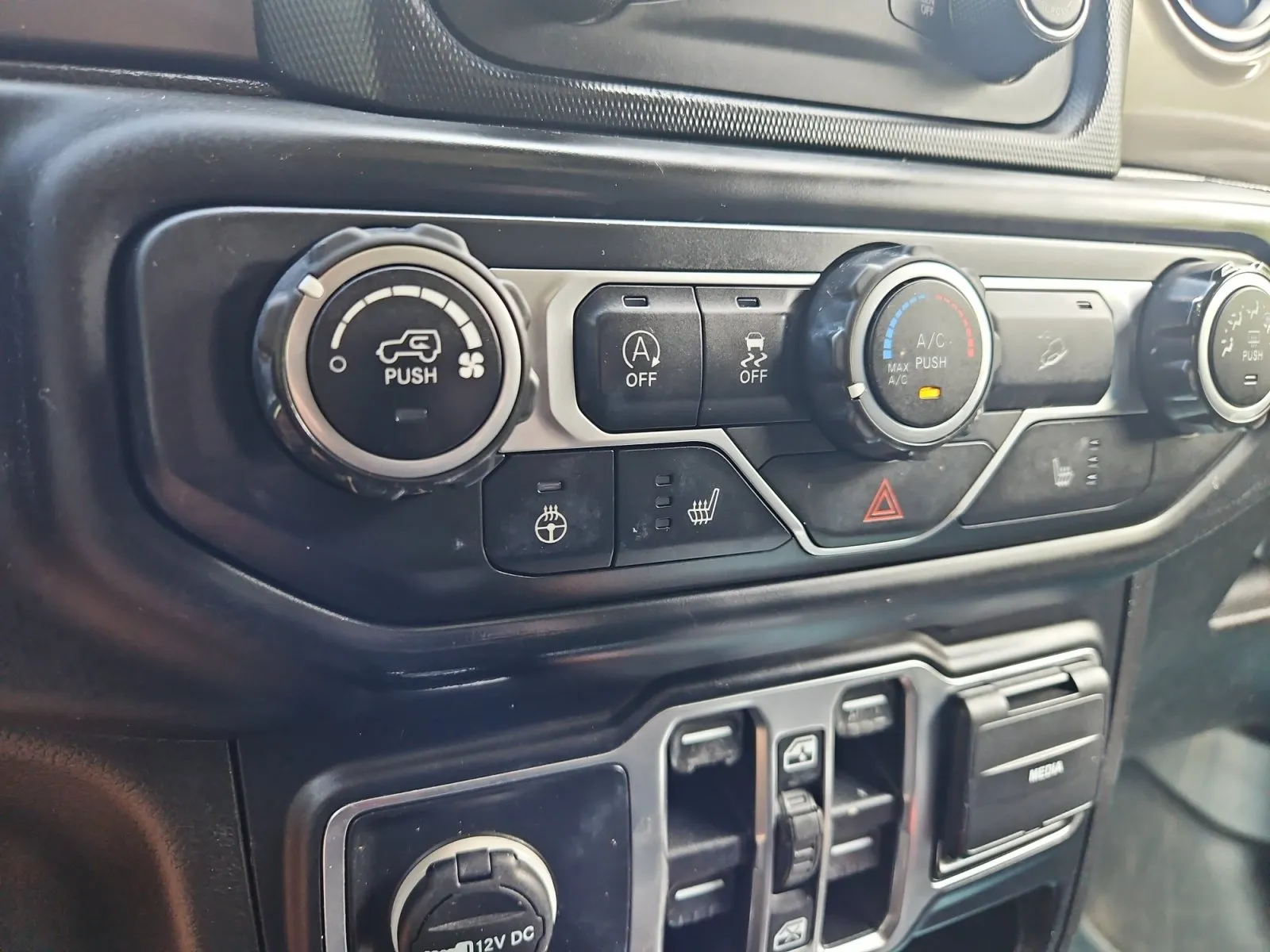 Jeep Wrangler photo 19