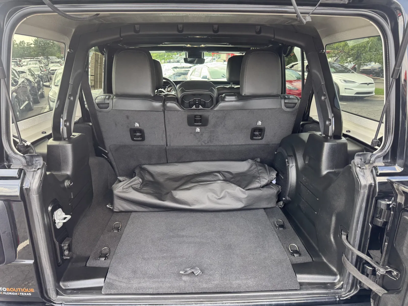 Jeep Wrangler photo 13