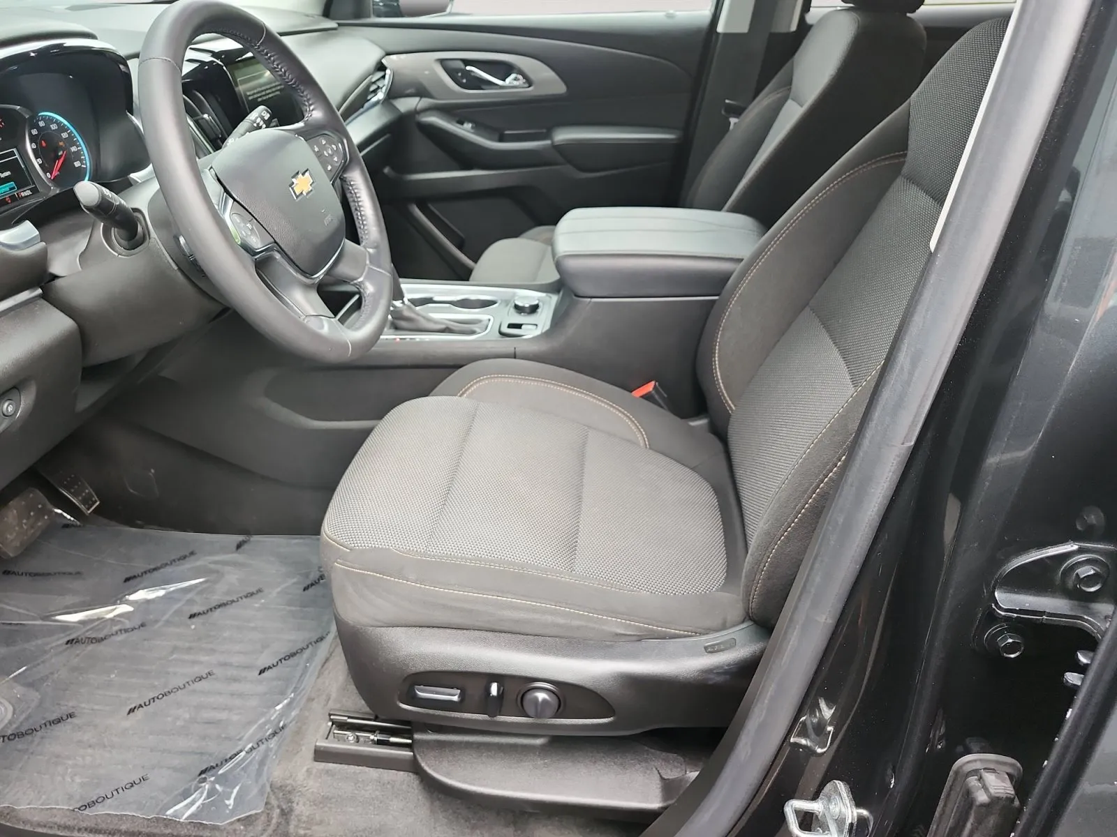 Chevrolet Traverse photo 9