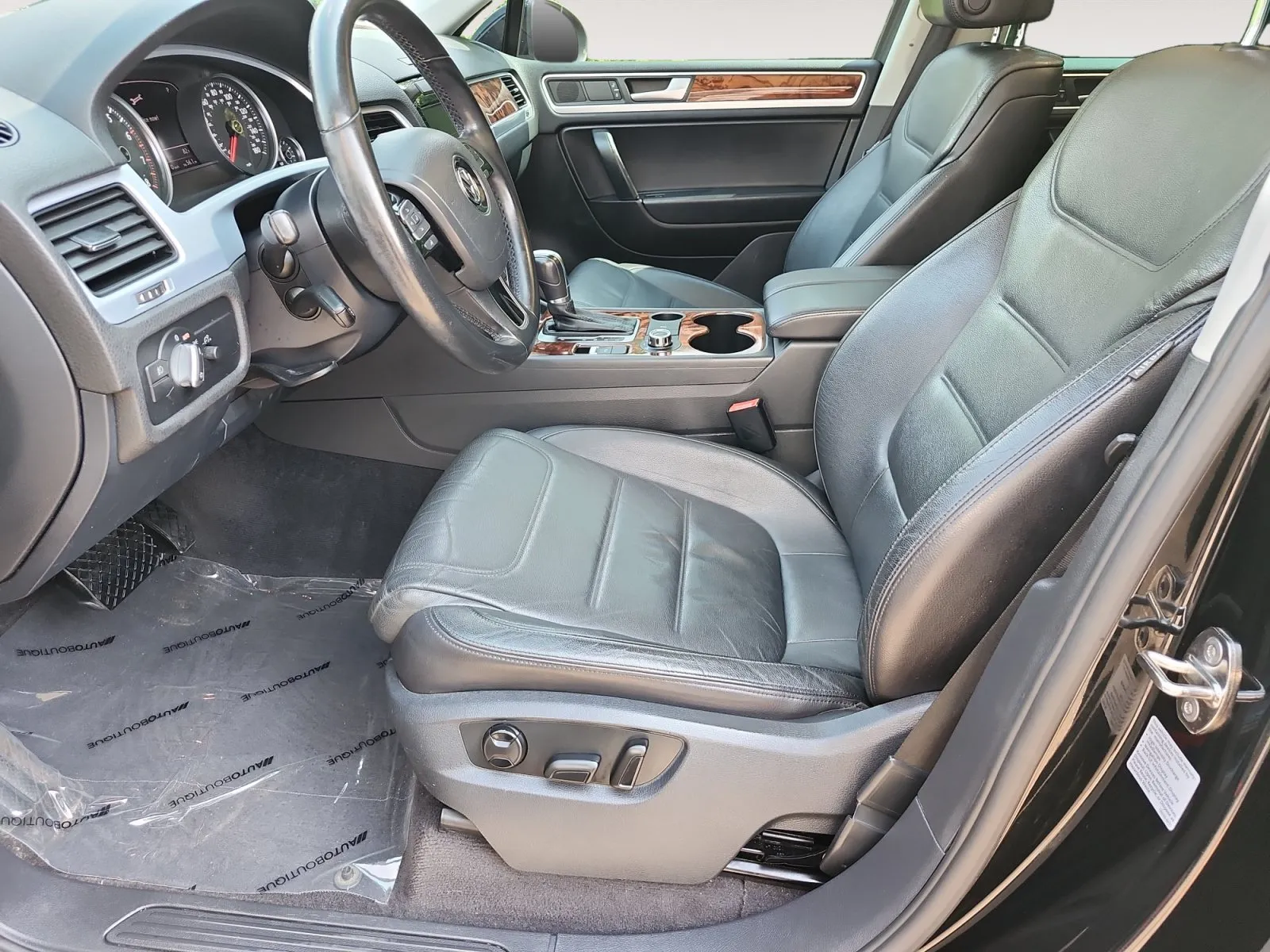 Volkswagen Touareg photo 9