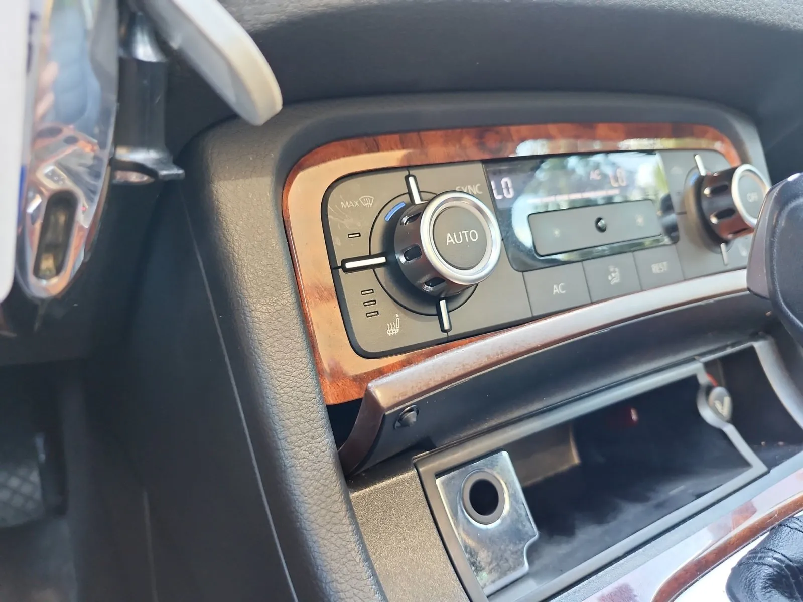 Volkswagen Touareg photo 22