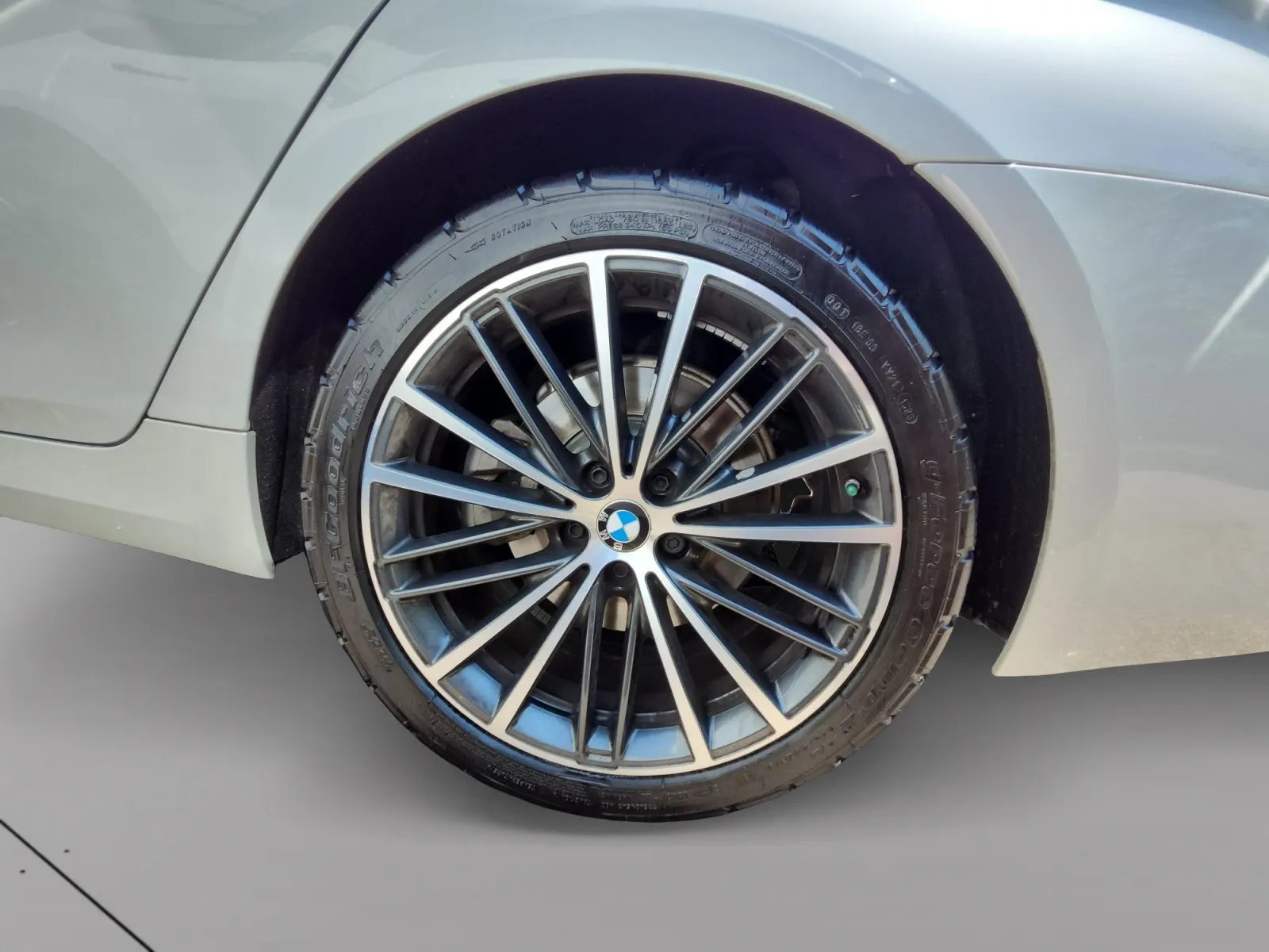 BMW 5 Series photo 15