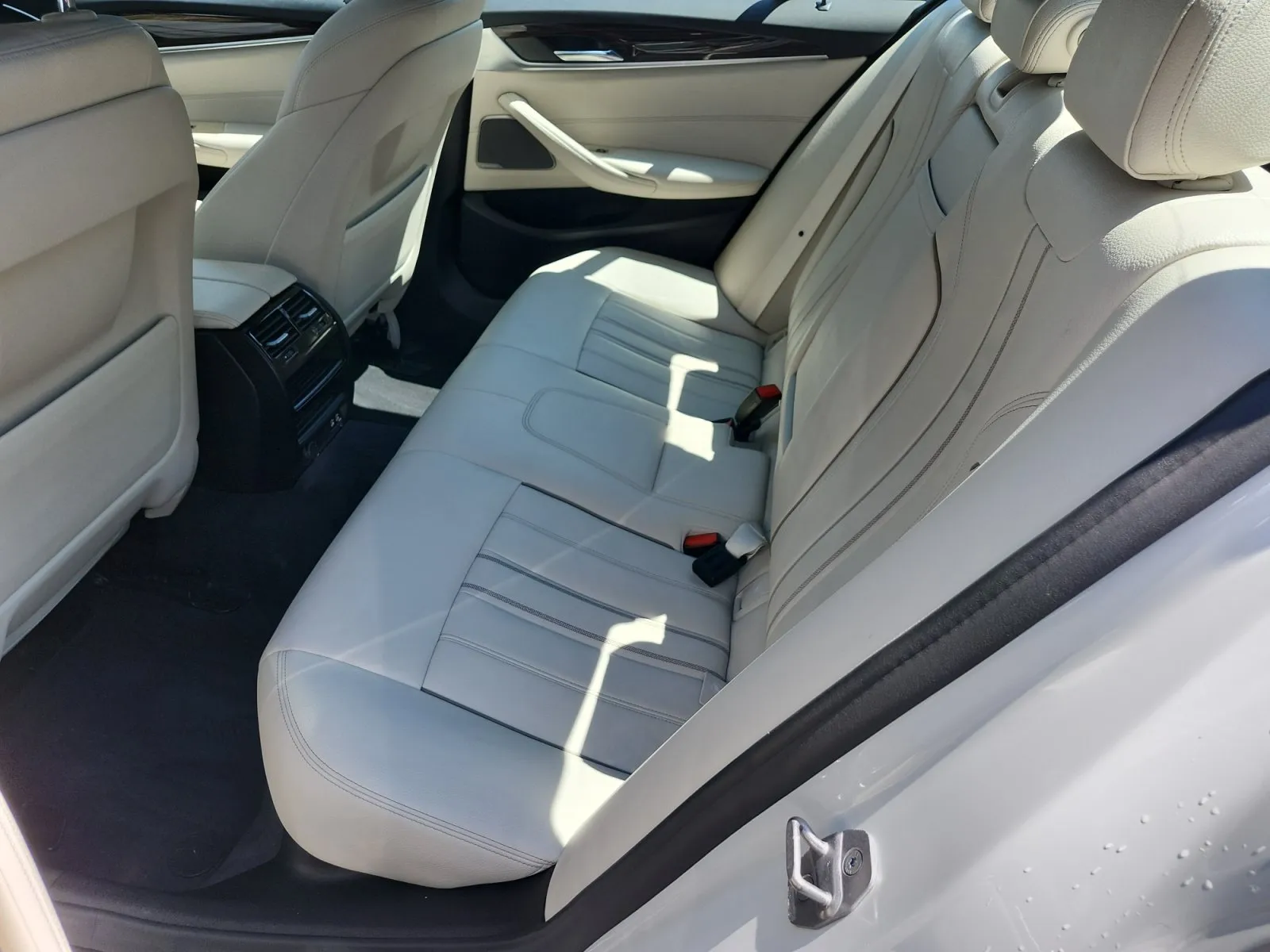 BMW 5 Series photo 14