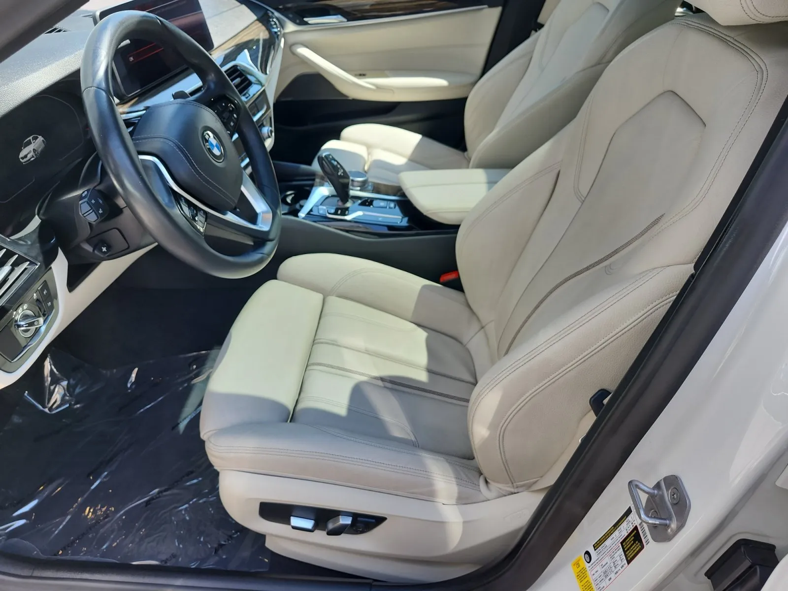 BMW 5 Series photo 9