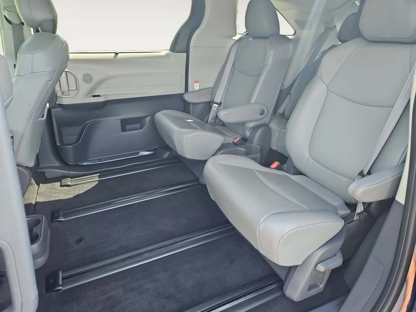 Toyota Sienna photo 13