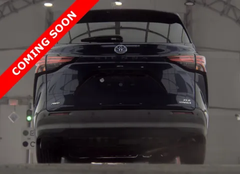 More photos of 2021 Toyota Sienna XLE at Auto Boutique Ohio, OH
