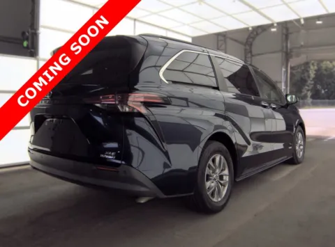 More photos of 2021 Toyota Sienna XLE at Auto Boutique Ohio, OH
