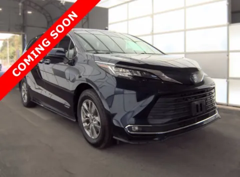 Blue 2021 Toyota Sienna XLE for sale in Columbus, OH