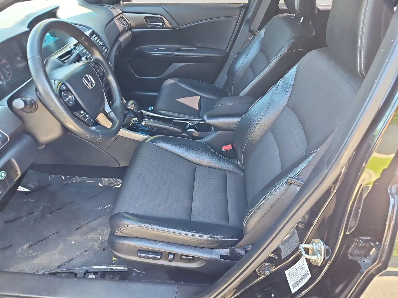Honda Accord photo 9