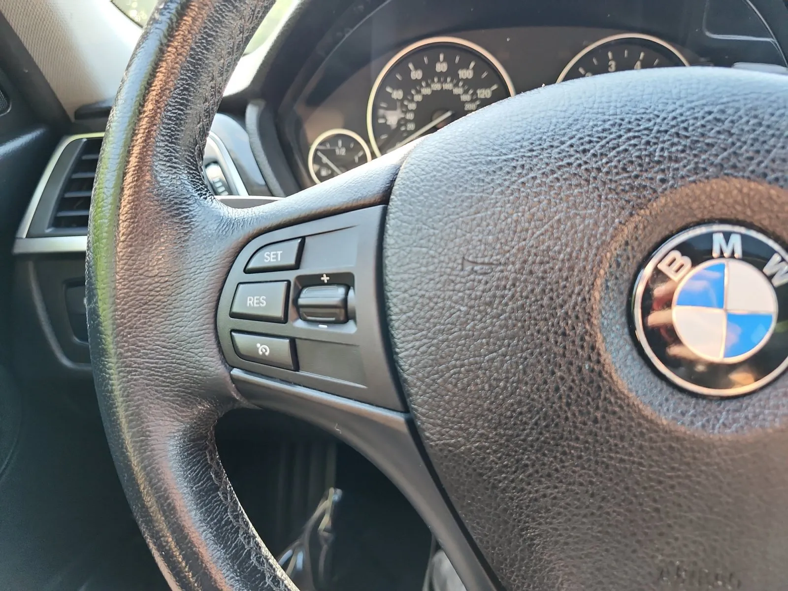 BMW 3 Series photo 24