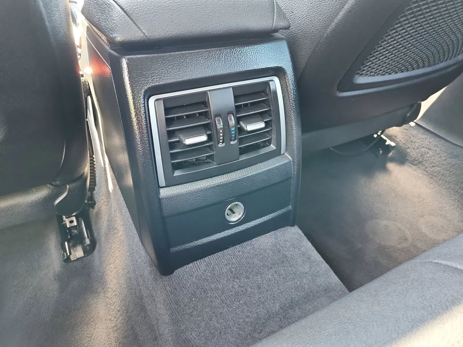 BMW 3 Series photo 10