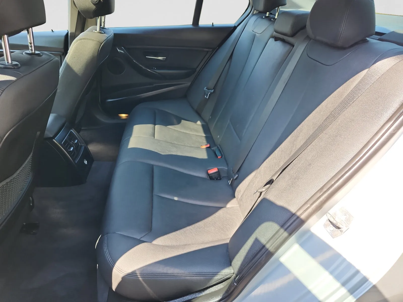 BMW 3 Series photo 11