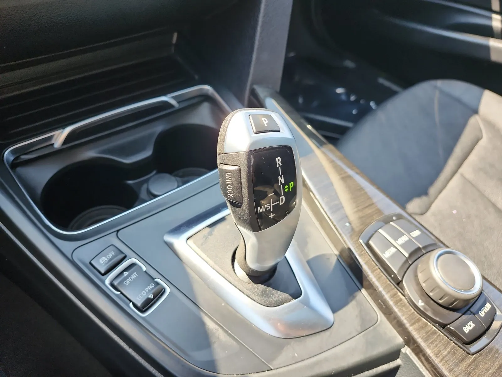 BMW 3 Series photo 21
