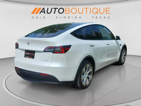 More photos of 2021 Tesla Model Y Long Range at Auto Boutique Ohio, OH