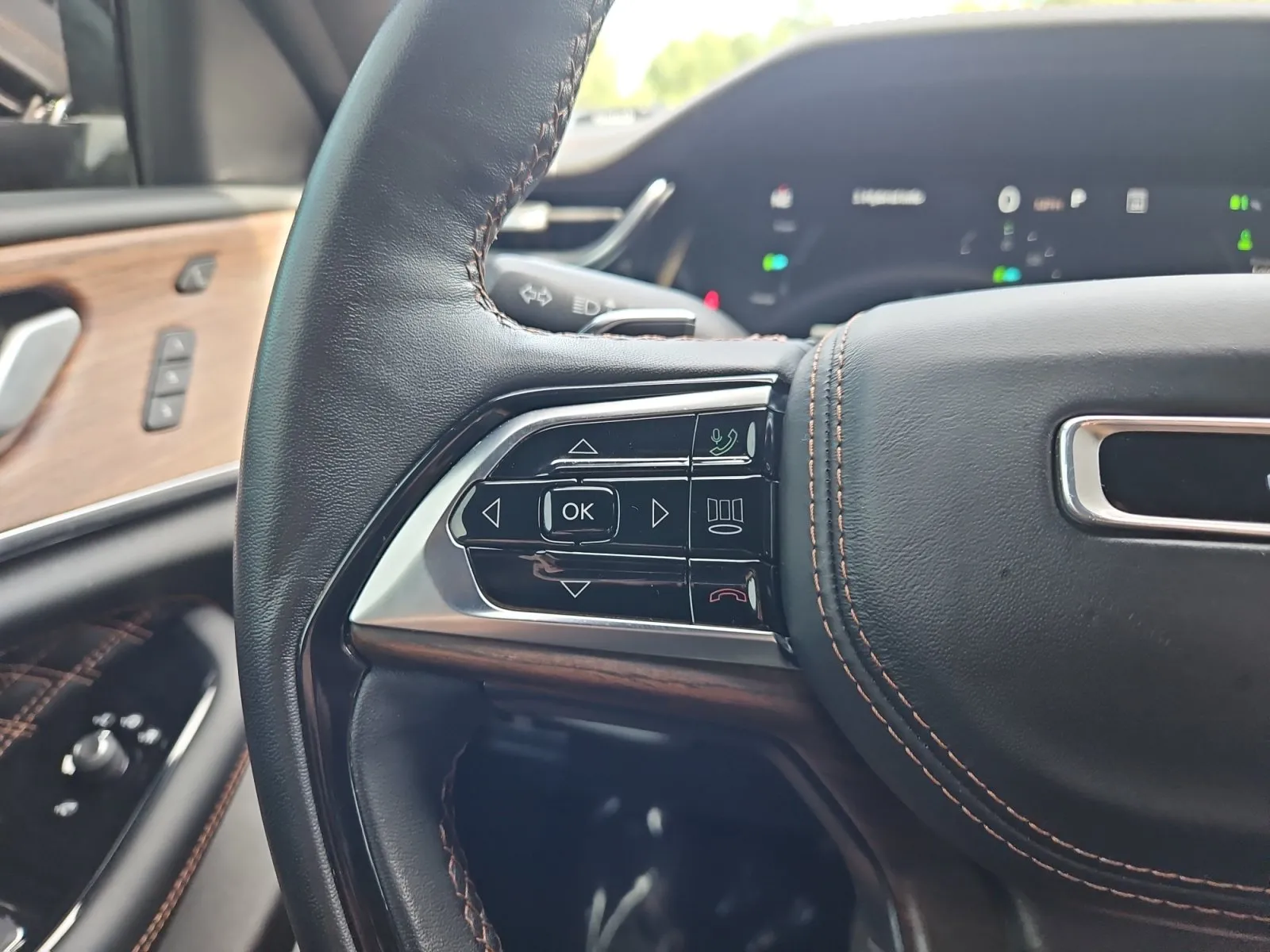 Jeep Grand Cherokee photo 29