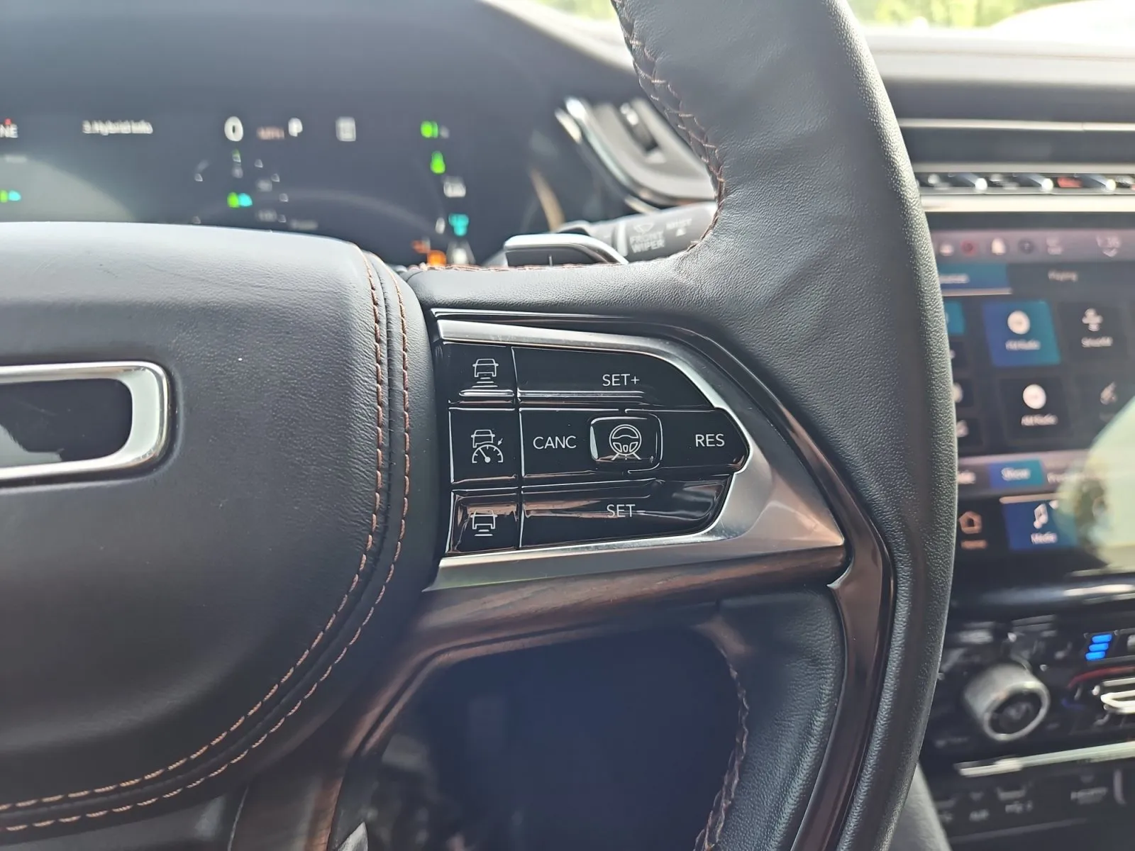 Jeep Grand Cherokee photo 28