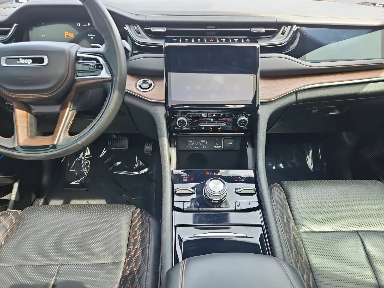 Jeep Grand Cherokee photo 11