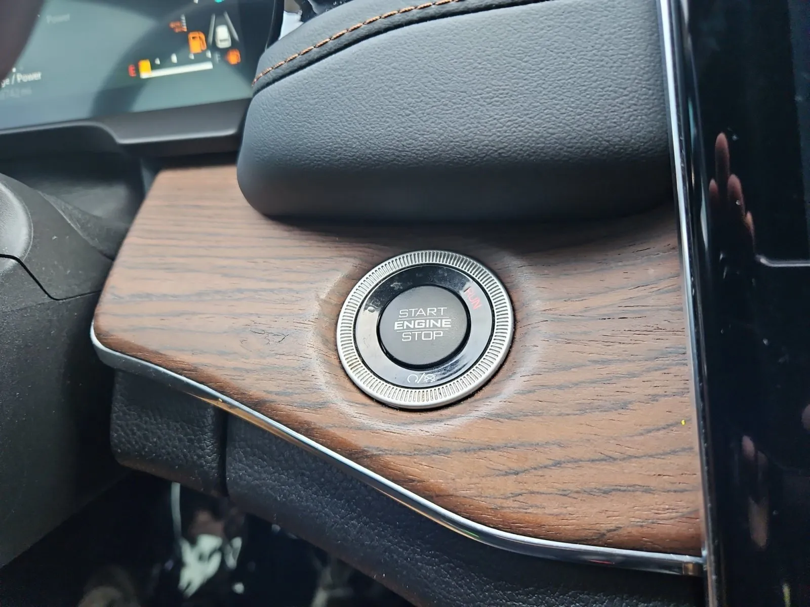 Jeep Grand Cherokee photo 24