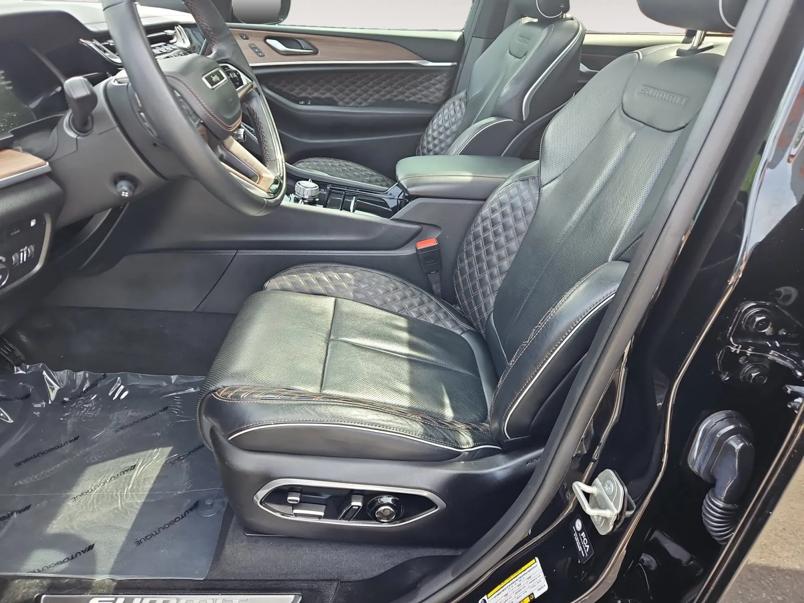 Jeep Grand Cherokee photo 9