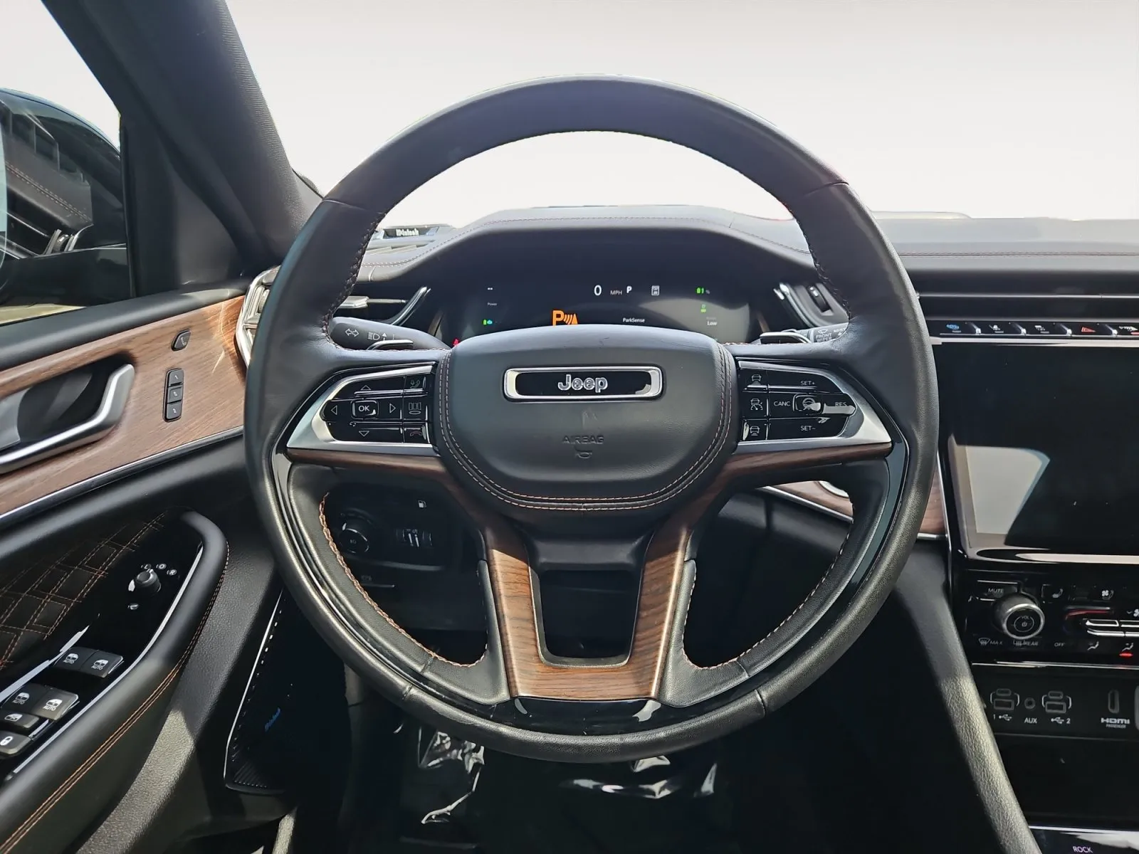 Jeep Grand Cherokee photo 12