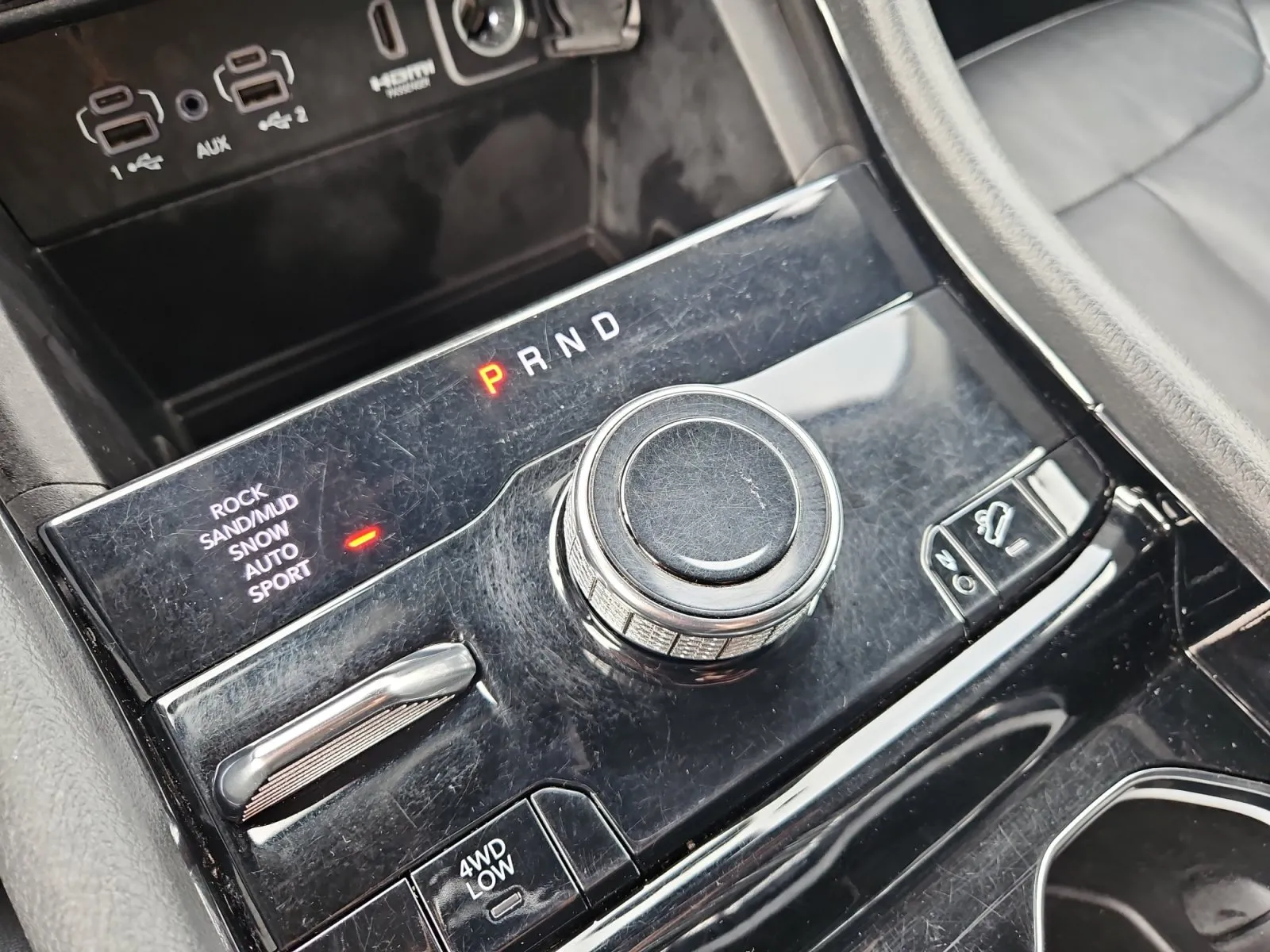 Jeep Grand Cherokee photo 28