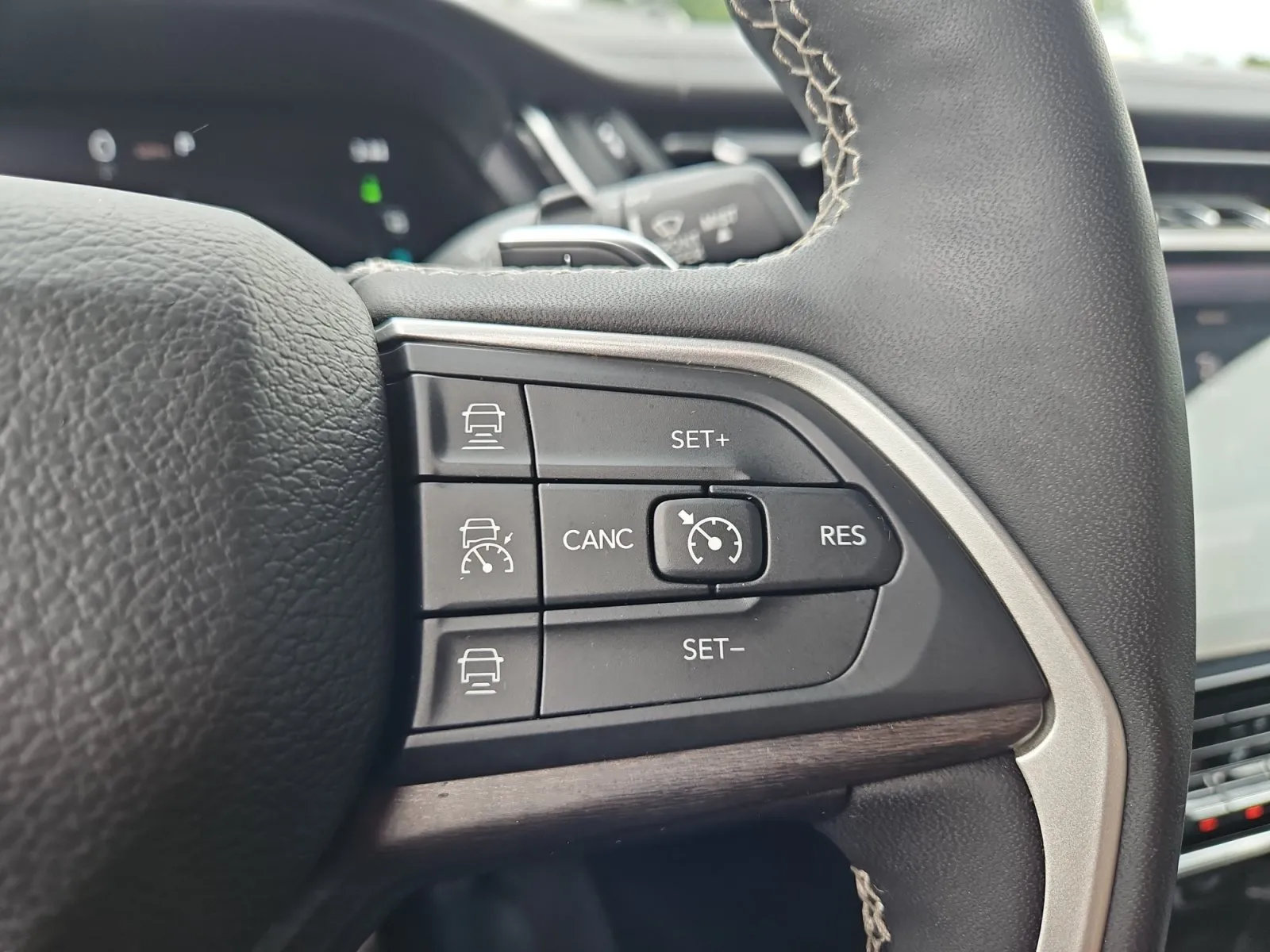 Jeep Grand Cherokee photo 30